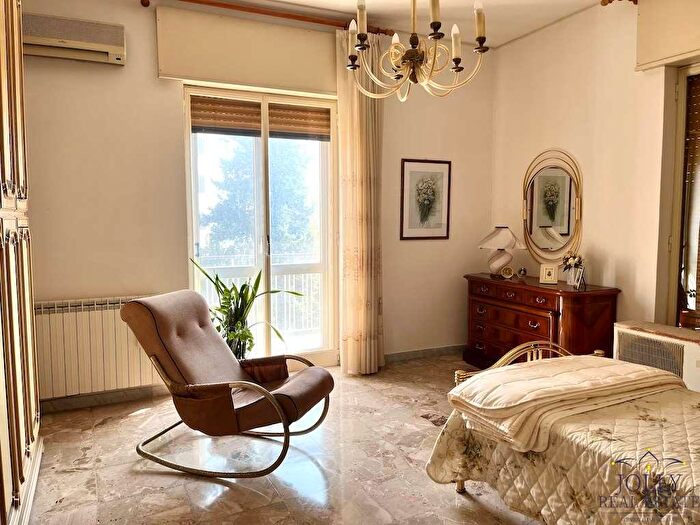 Appartamento con 5 locali in vendita in Via Politi Laudien, Siracusa