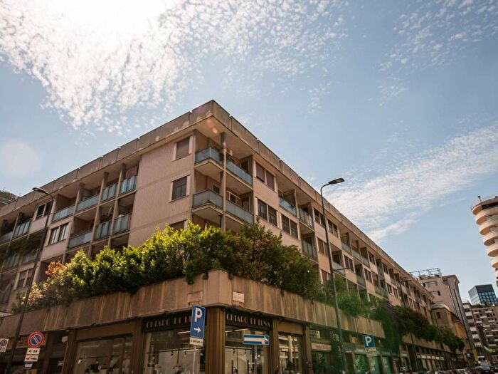 Appartamento trilocale in affitto in Via Alfredo Cappellini, Centrale, Milano