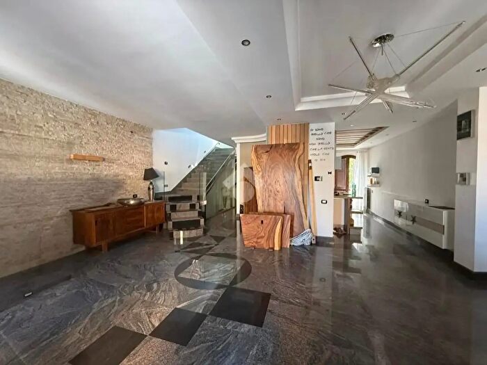 Casa con 7 locali in vendita in Via Roma, Melito Di Napoli