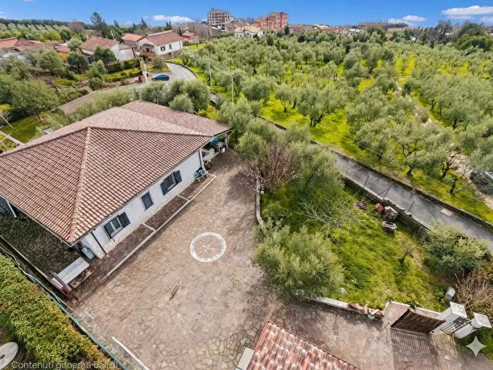 Casa con 5 locali in vendita in Via Padre Eutimio Castellani, Cave