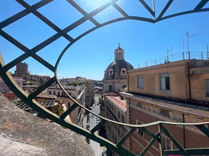 Casa trilocale in affitto in Via Novembre, Colosseo Fori Imperiali, Roma
