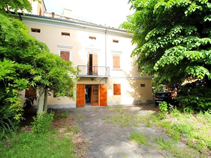 Casa con 7 locali in vendita in Via Antonio Stradivari, Reggio Emilia