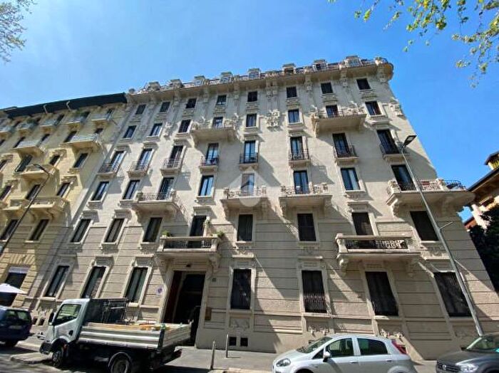 Appartamento con 6 locali in vendita in Piazza Solferino, Torino