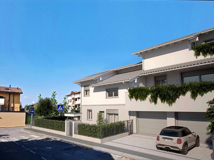 Appartamento con 5 locali in vendita in Via Gramsci, Pozzo DAdda