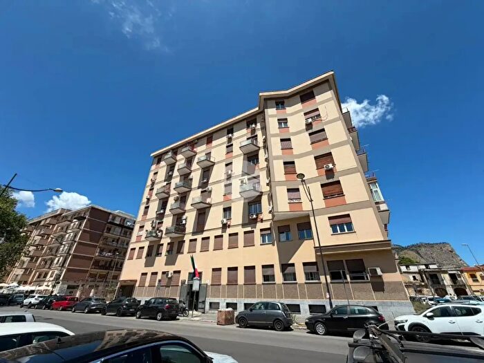 Appartamento bilocale in vendita in Via dei Cantieri, Palermo