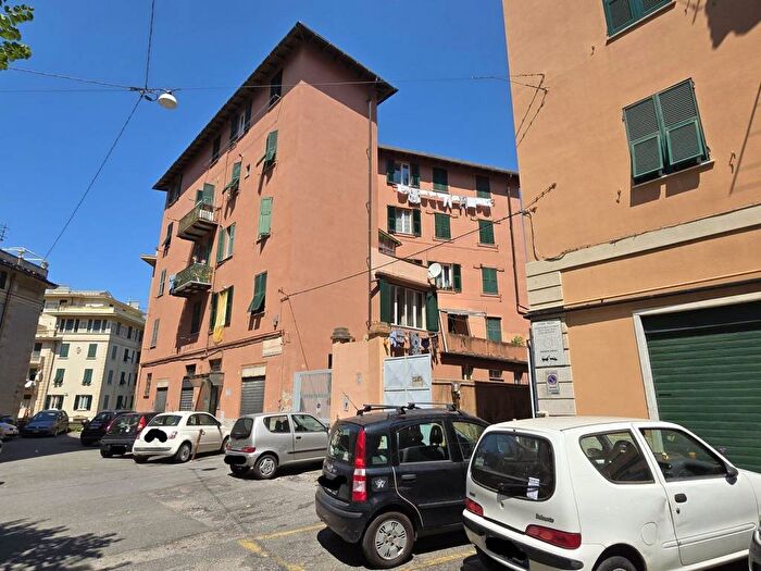 Appartamento trilocale in affitto in Via Giuseppe Michele Canale, San Fruttuoso, Genova