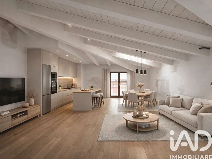 Appartamento con 7 locali in vendita in Via Novembre, Nomi