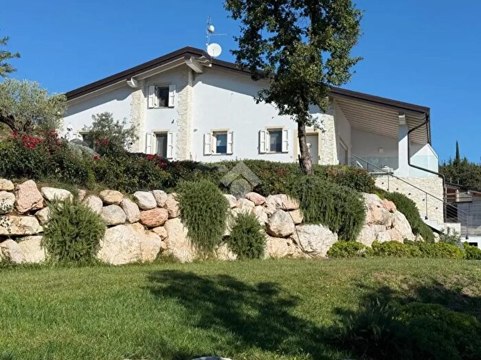 Casa quadrilocale in vendita in Località Rovero, Costermano sul Garda