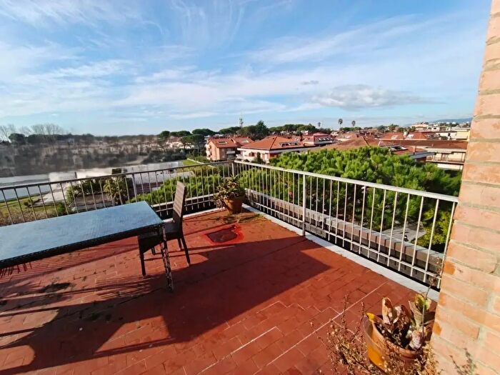 Appartamento quadrilocale in vendita in Massa