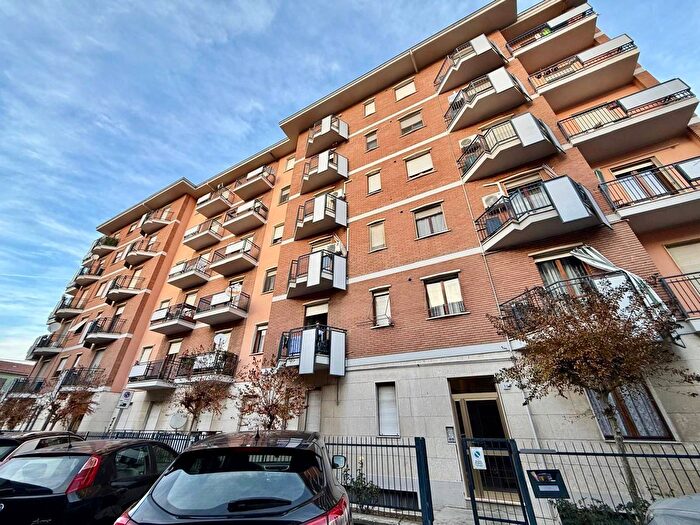 Appartamento con 5 locali in vendita in Via Maggioli, Alessandria