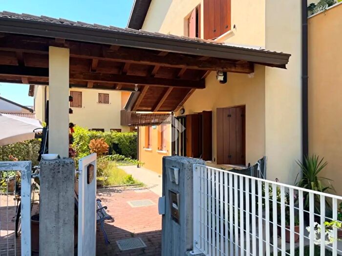 Appartamento trilocale in vendita in Via Grazia Deledda, Fiumicello Villa Vicentina