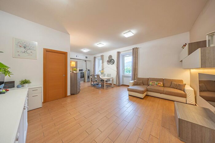 Appartamento trilocale in vendita in Strada degli Orti, Tivoli