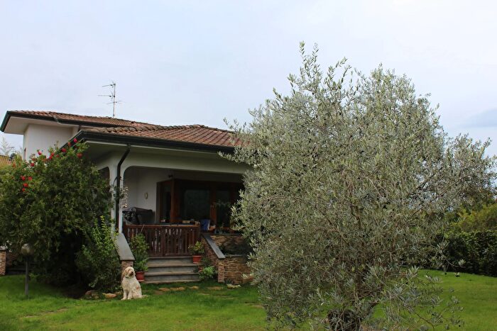 Casa con 6 locali in affitto in Camaiore