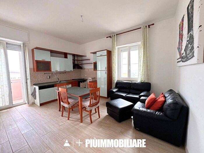 Appartamento trilocale in affitto in Via Guglielmo Marconi, Centro, Matera