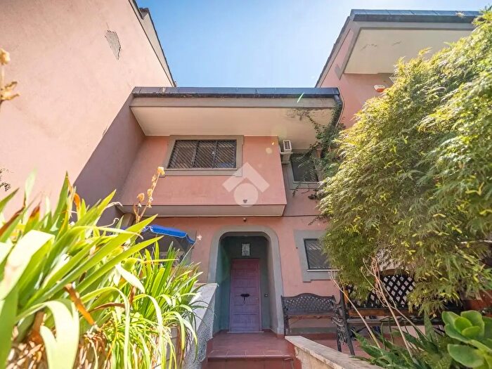 Casa con 5 locali in vendita in Villa Via Vincenzo Arangio Ruiz, Roma