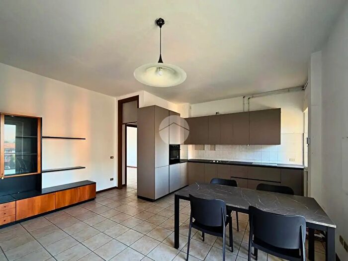 Appartamento trilocale in affitto in Via Tommaso Edison, Seregno