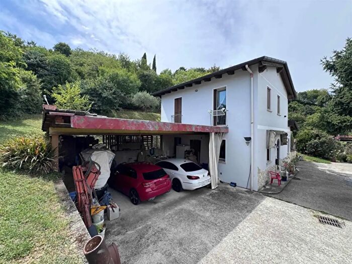 Casa con 6 locali in vendita in Via Valle, Isola Vicentina