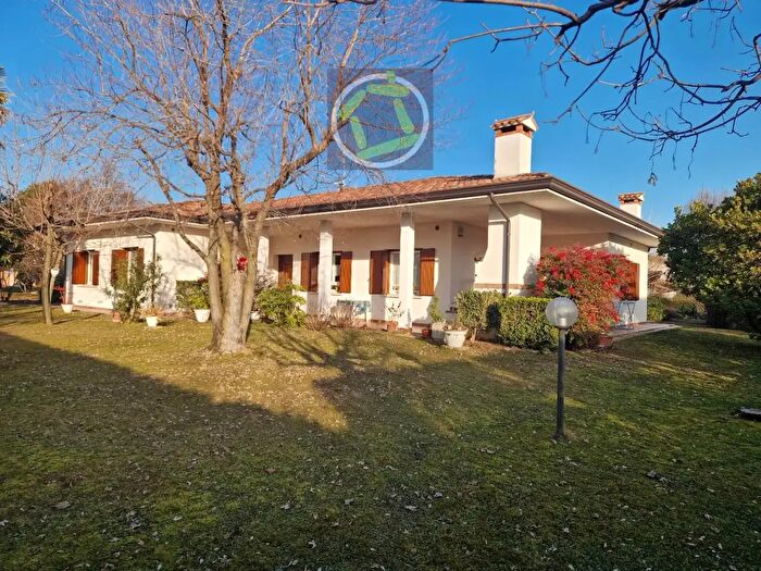 Casa con 16 locali in vendita in Via Portolana, Cordenons