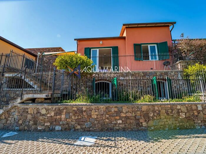 Casa con 5 locali in vendita in Via San Stevi Superiore, Santo Stefano Al Mare