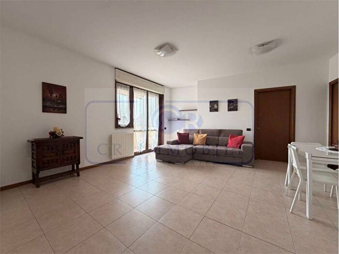 Appartamento trilocale in affitto in Via Montrasi, Centro, Bollate