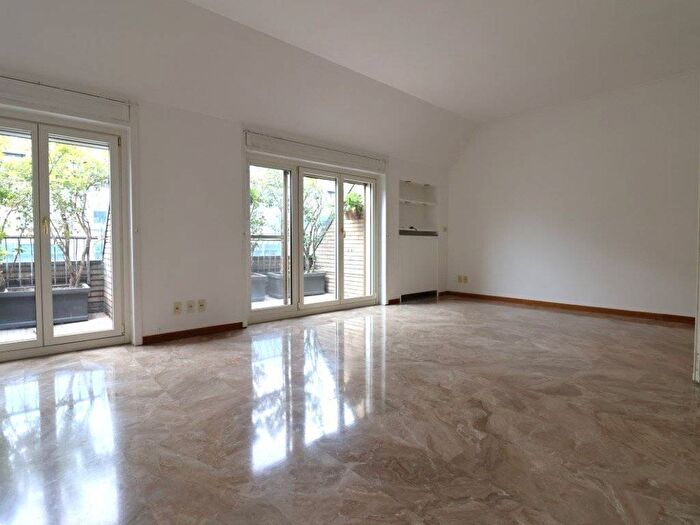 Appartamento quadrilocale in affitto in Via Santa Sofia, Missori, Milano