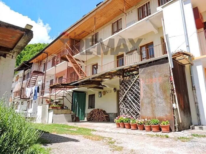 Casa con 10 locali in vendita in Giaveno