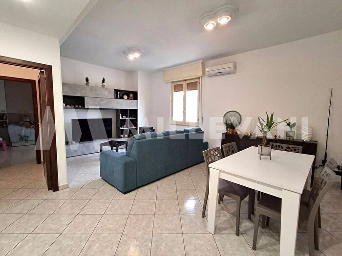 Appartamento quadrilocale in vendita in Via Cincinnato, Modica