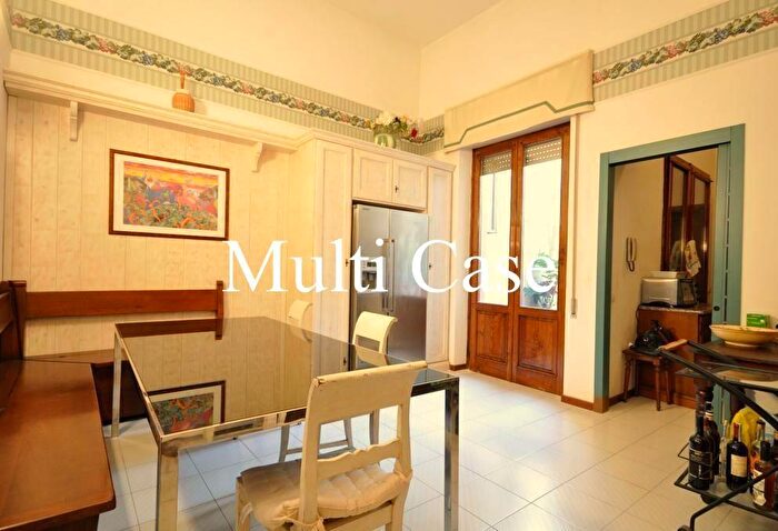 Casa con 5 locali in vendita in Viareggio