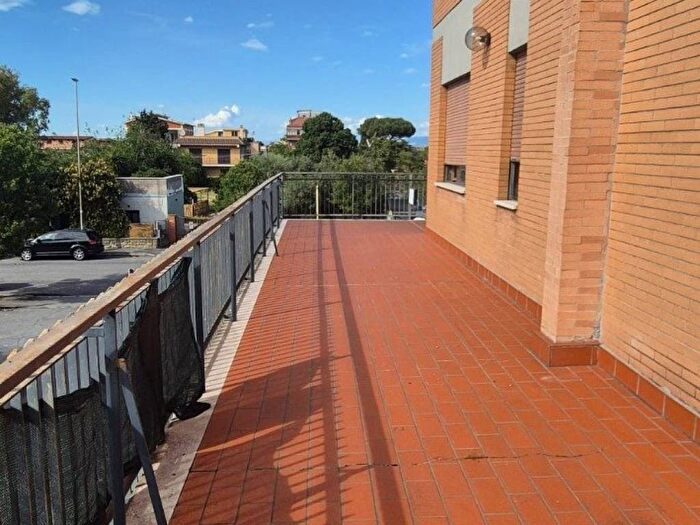 Appartamento trilocale in affitto in Via del Ponte delle Sette Miglia, Romanina, Roma