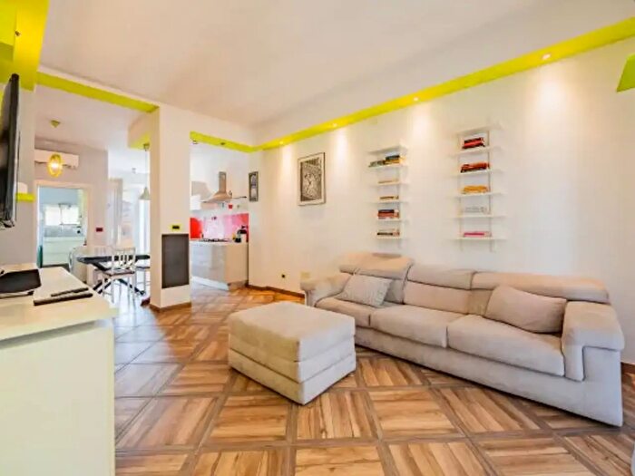 Appartamento trilocale in vendita in Via Isonzo, Torino