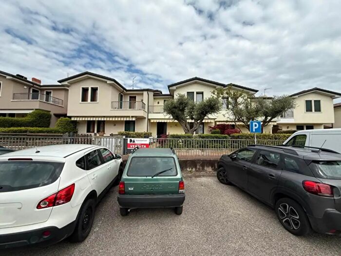 Casa con 8 locali in vendita in Via del Colle, Montecchio Maggiore