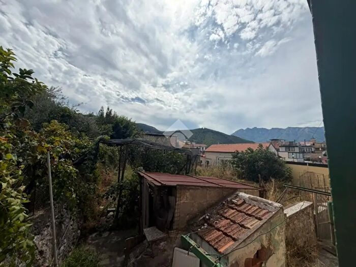 Casa monolocale in vendita in Via Bottega, Lettere