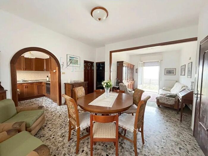 Casa quadrilocale in vendita in Cesio Via San Gottardo, Cesio