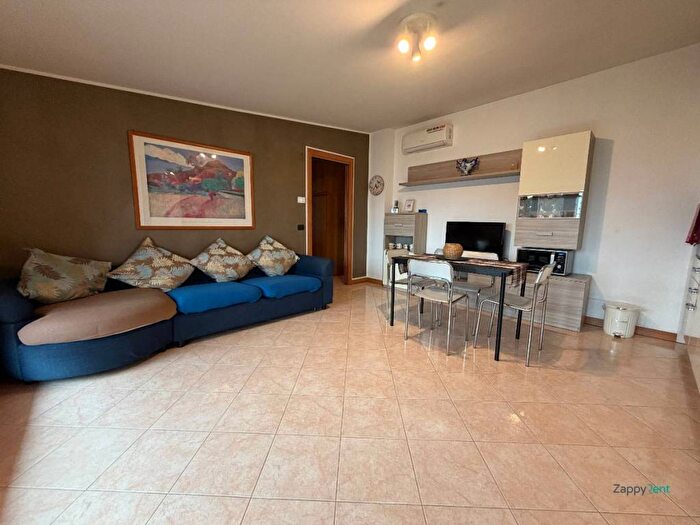 Appartamento bilocale in affitto in Via Isonzo, Centro, Bollate