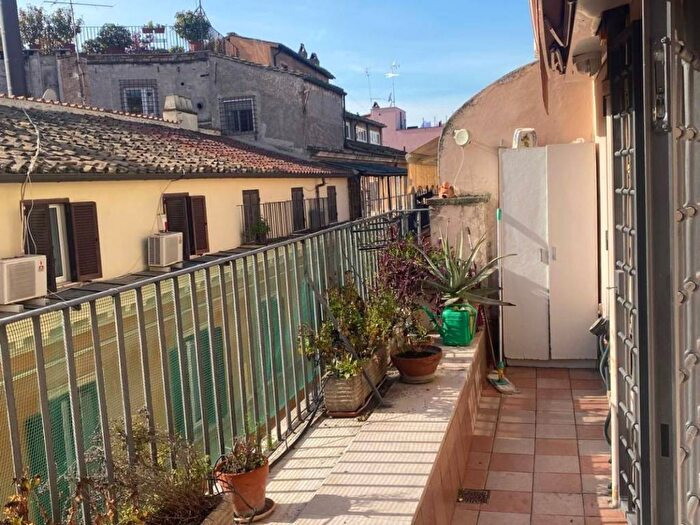 Appartamento trilocale in affitto in Via dellArancio, Montecitorio, Roma