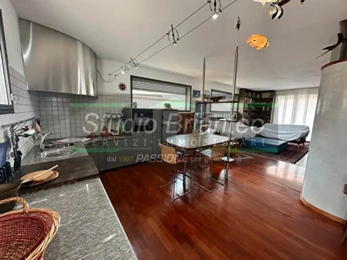 Casa con 5 locali in vendita in Via Luigi Cadorna, Carugo