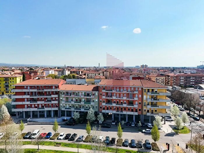 Appartamento trilocale in vendita in Via Giovanni Ongaro, Verona