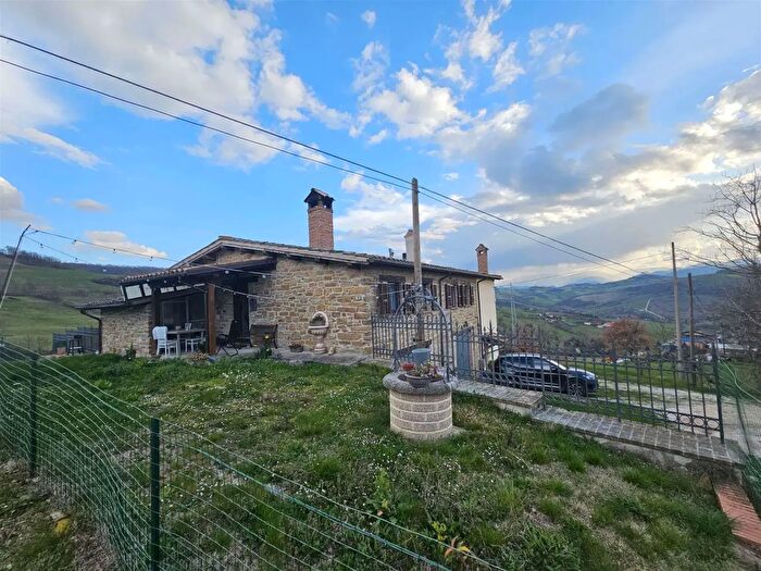 Casa con 5 locali in vendita in Camerino