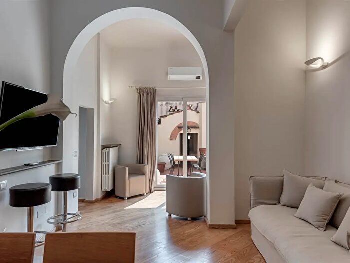 Appartamento con 5 locali in affitto in Firenze