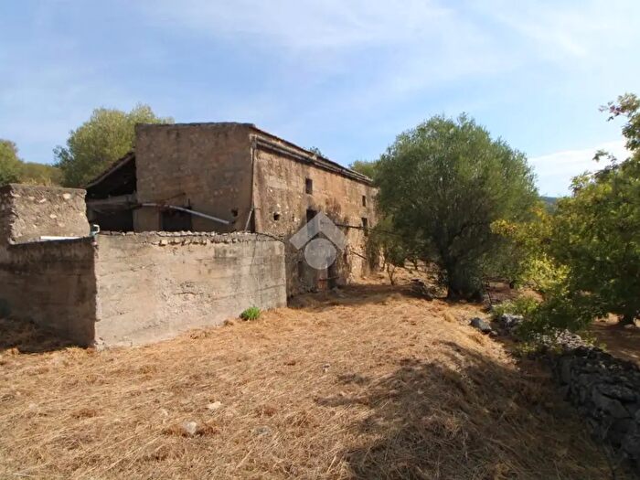 Casa con 5 locali in vendita in Via Sp, Camerota
