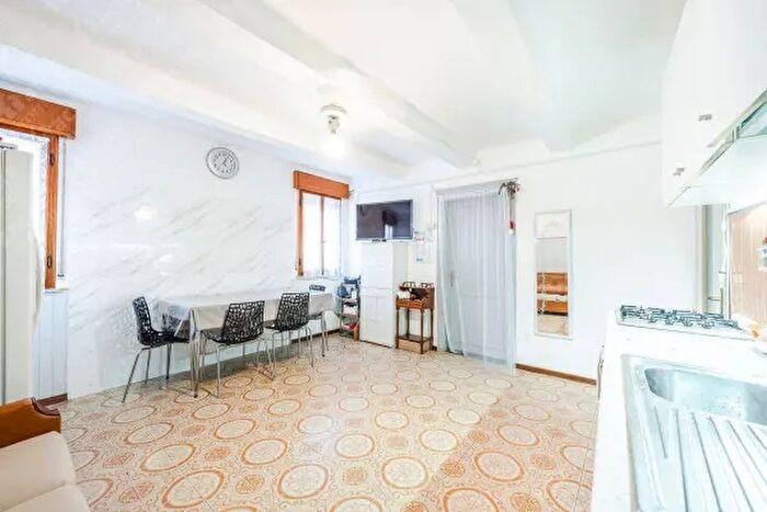 Appartamento con 5 locali in vendita in Via S Venanzio, Lagosanto