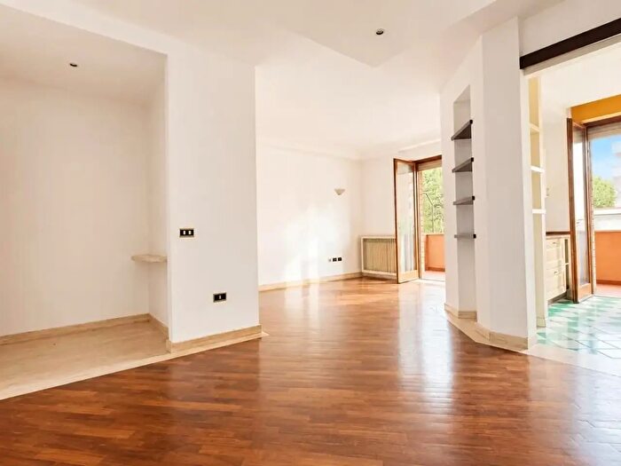 Appartamento quadrilocale in vendita in Via Pellaro, Roma