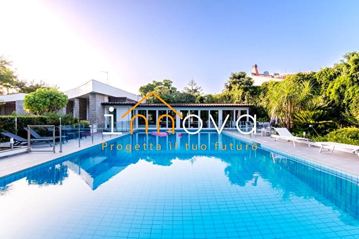 Casa con 6 locali in affitto in Via Basilea, Palermo