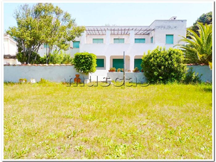 Casa con 5 locali in affitto in Viale Castellammare, Fregene, Fiumicino