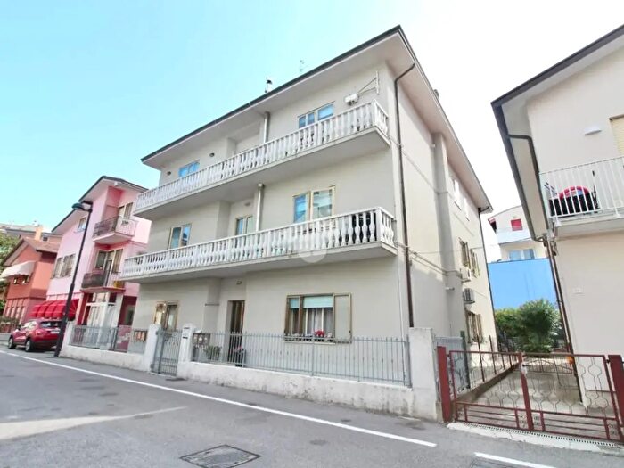 Appartamento quadrilocale in vendita in Via del Gambero, Caorle