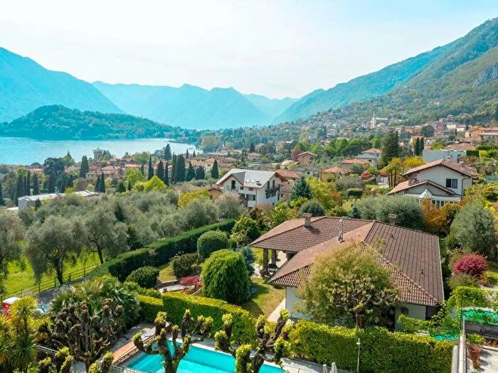 Casa con 12 locali in vendita in Via delle Mele, Tremezzina