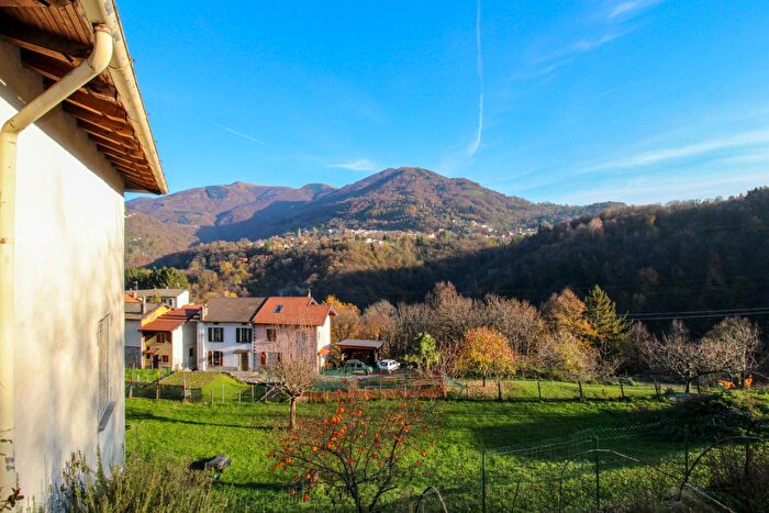 Casa con 8 locali in vendita in Via Verdi, Alta Valle Intelvi
