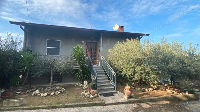 Casa con 9 locali in vendita in Via Bagnolo, Borghi