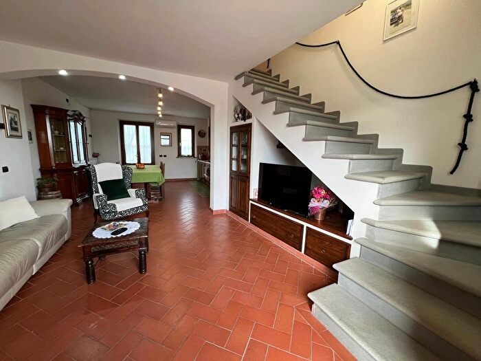 Appartamento quadrilocale in vendita in Via II Giugno a Montespertoli Firenze, Empoli