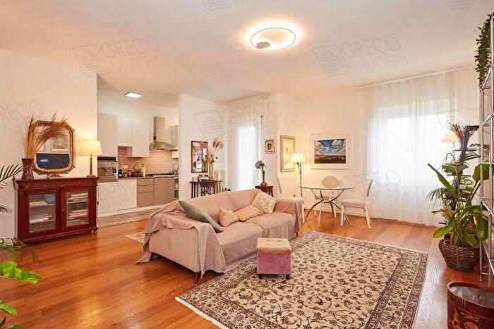 Appartamento quadrilocale in vendita in Via Mauro Rota, Milano